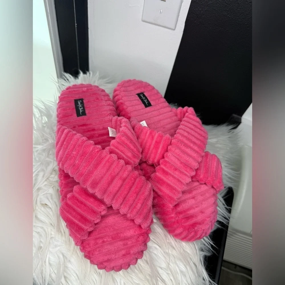 Pink Slippers For Women Size 11/12 - Picture 2 of 3
